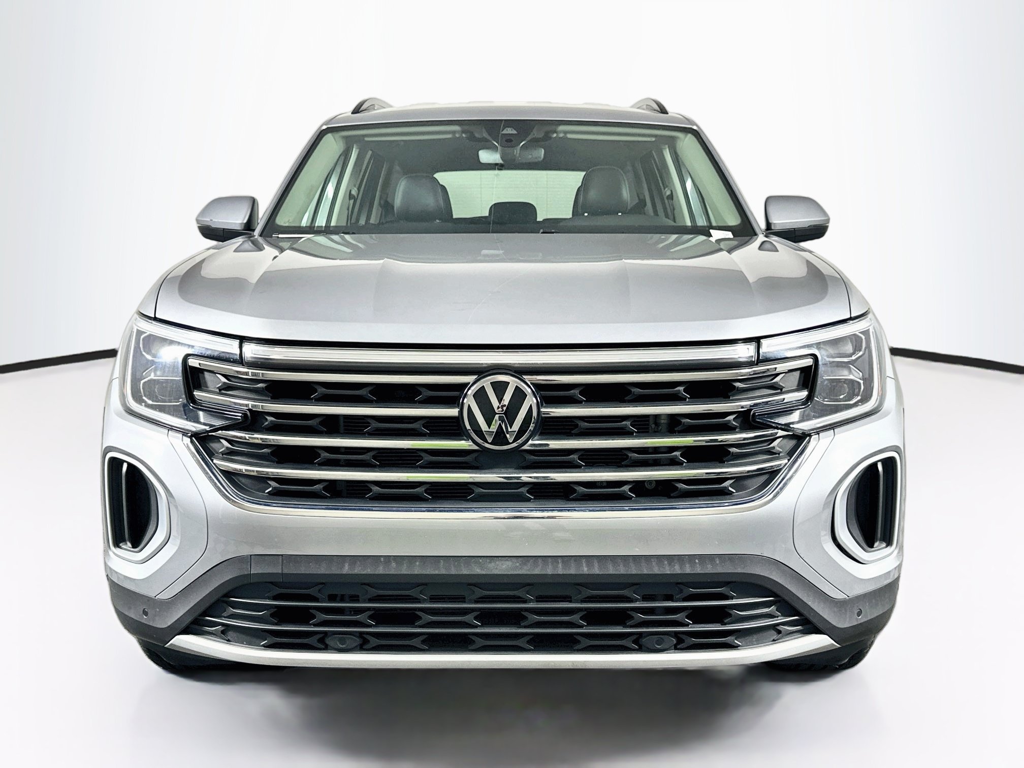 Used 2025 Volkswagen Atlas SE FWD image 2
