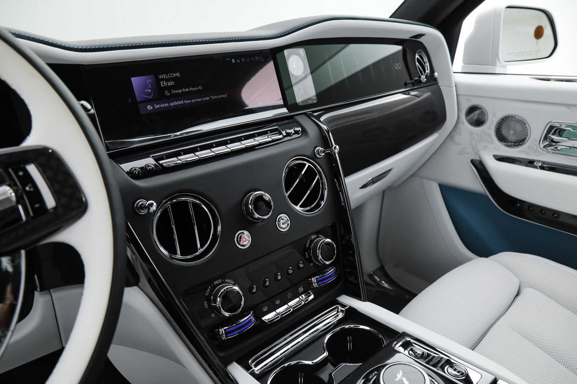 Used 2026 Rolls-Royce Cullinan Black Badge image 28