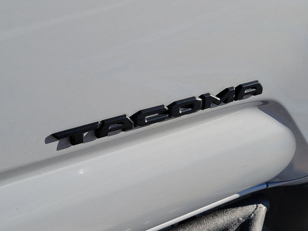 Used 2021 Toyota Tacoma SR5 w/ Trail Edition image 8