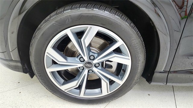 Used 2025 Audi Q4 e-tron Premium w/ Convenience Package image 56