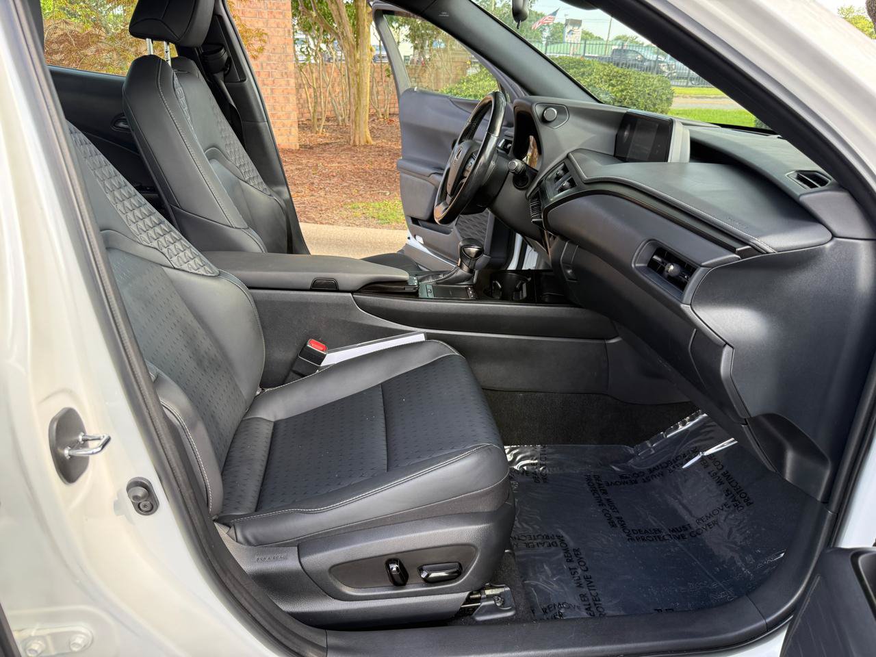 Used 2021 Lexus UX 200 w/ Accessory Package (A2) FWD image 22