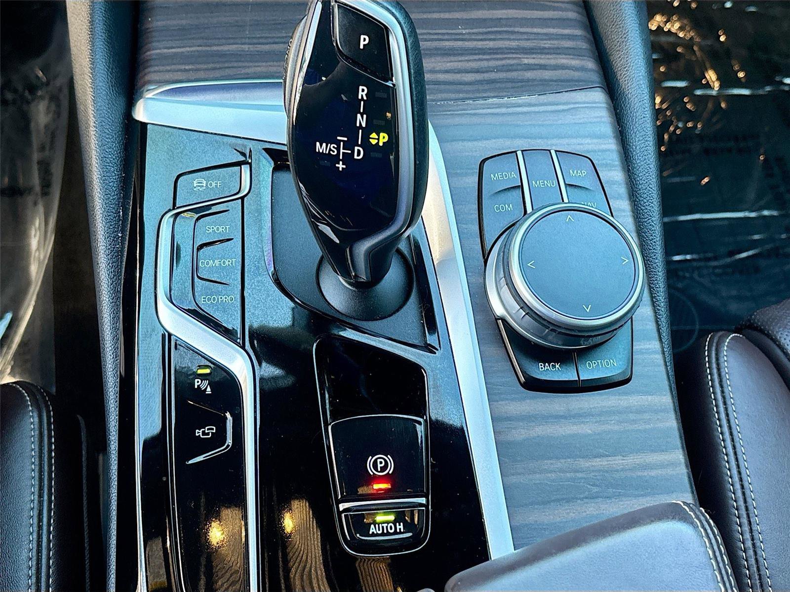 Used 2021 BMW 530i xDrive w/ Premium Package image 18