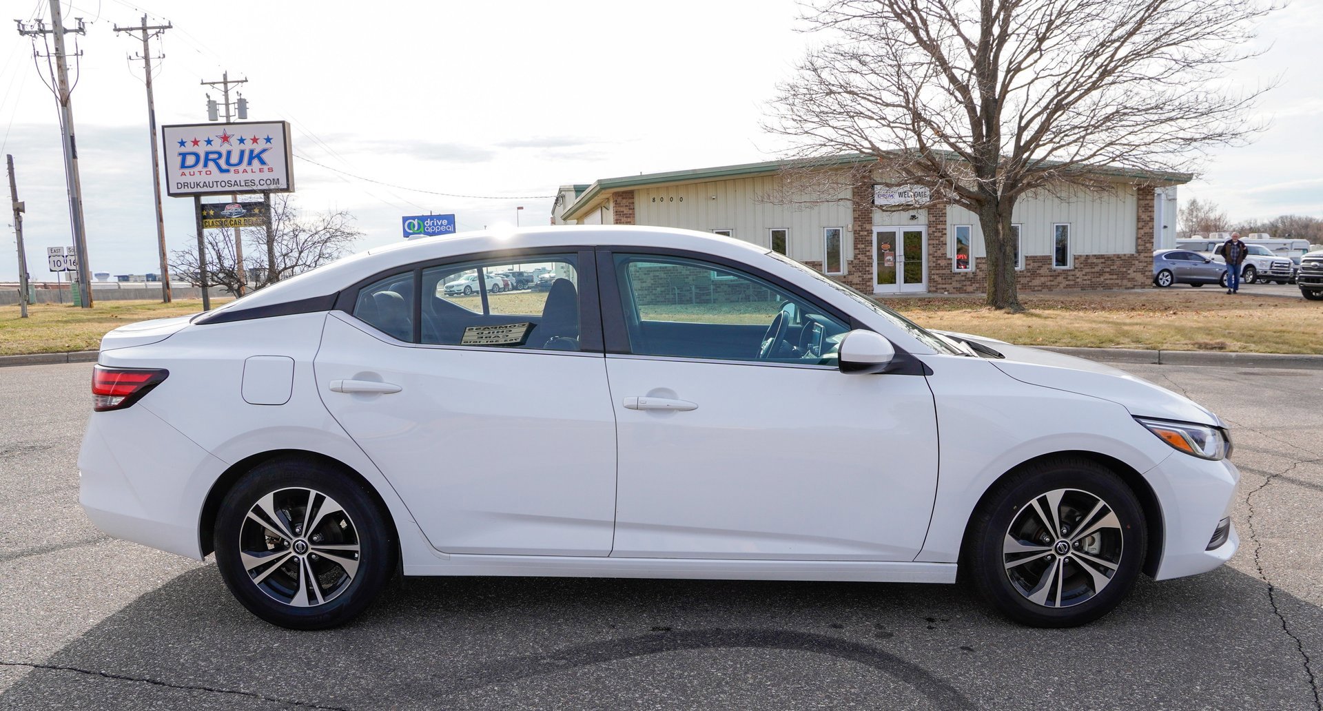 Used 2022 Nissan Sentra SV image 2
