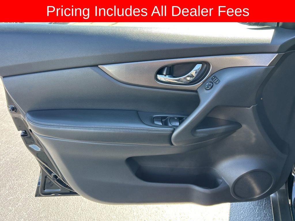 Used 2015 Nissan Rogue SV FWD image 3