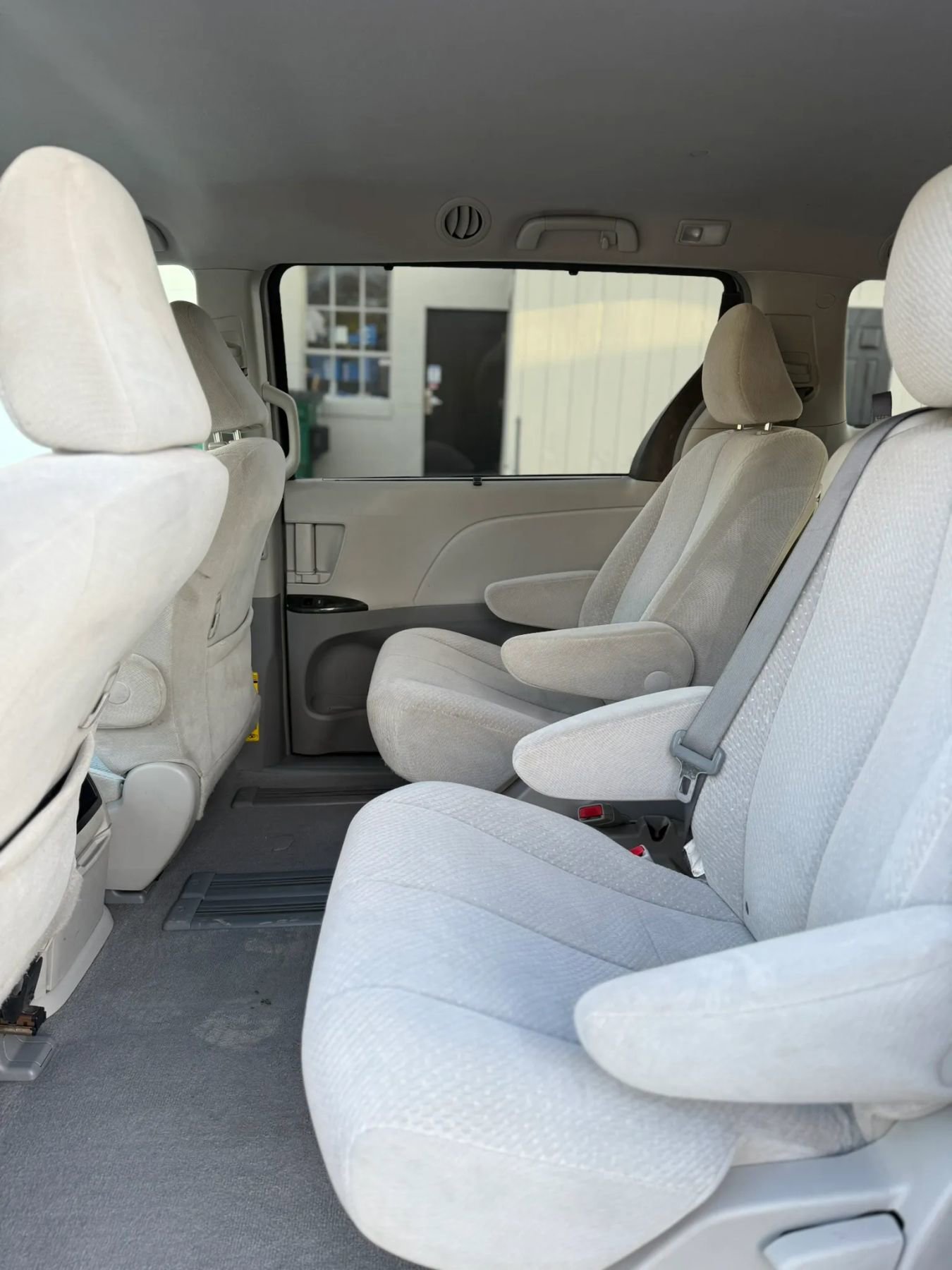 Used 2011 Toyota Sienna LE w/ Towing Pkg FWD image 29
