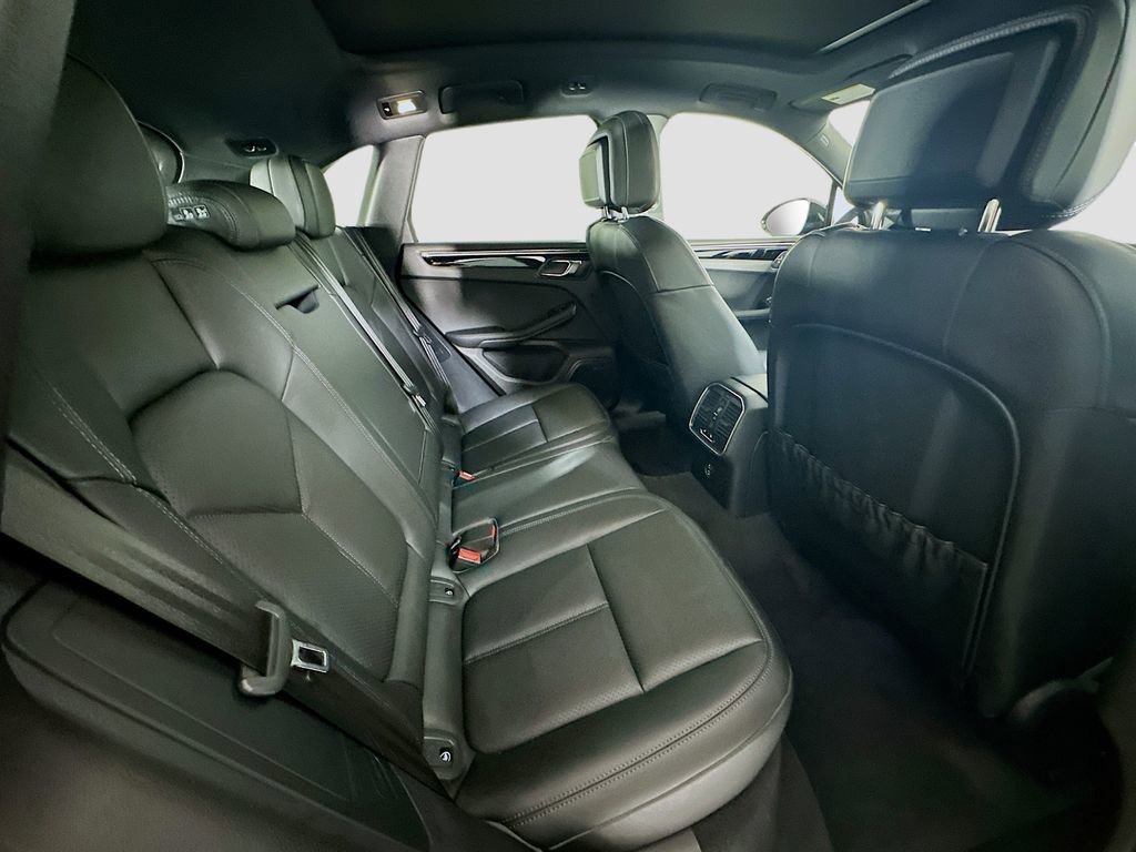 New 2026 Porsche Macan Turbo AWD/4WD image 28