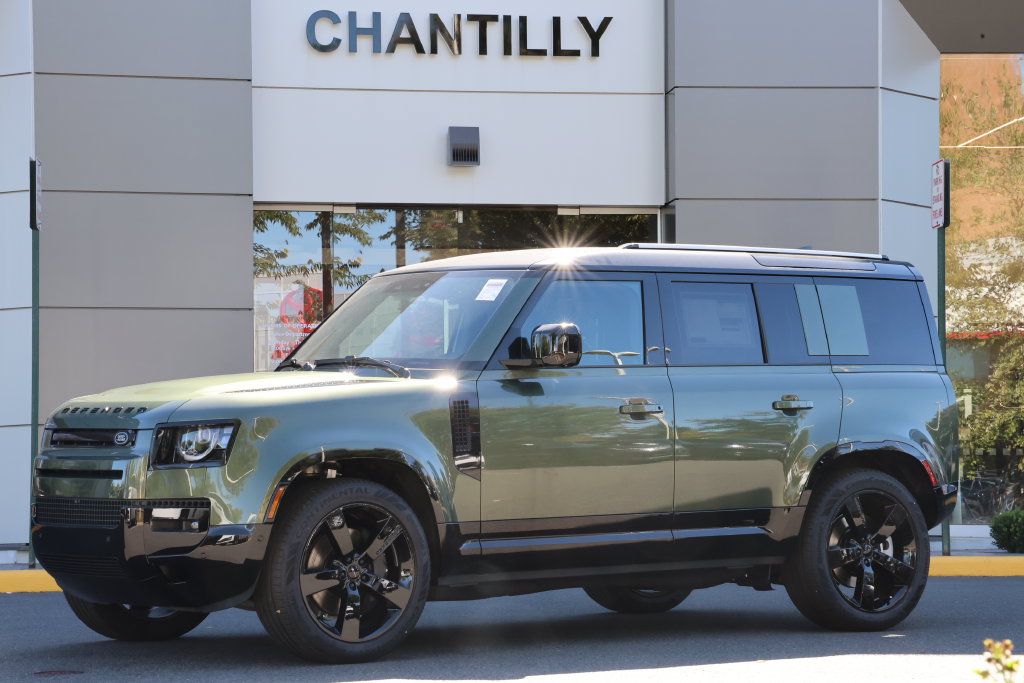 New 2026 Land Rover Defender 110 X-Dynamic SE AWD/4WD image 1