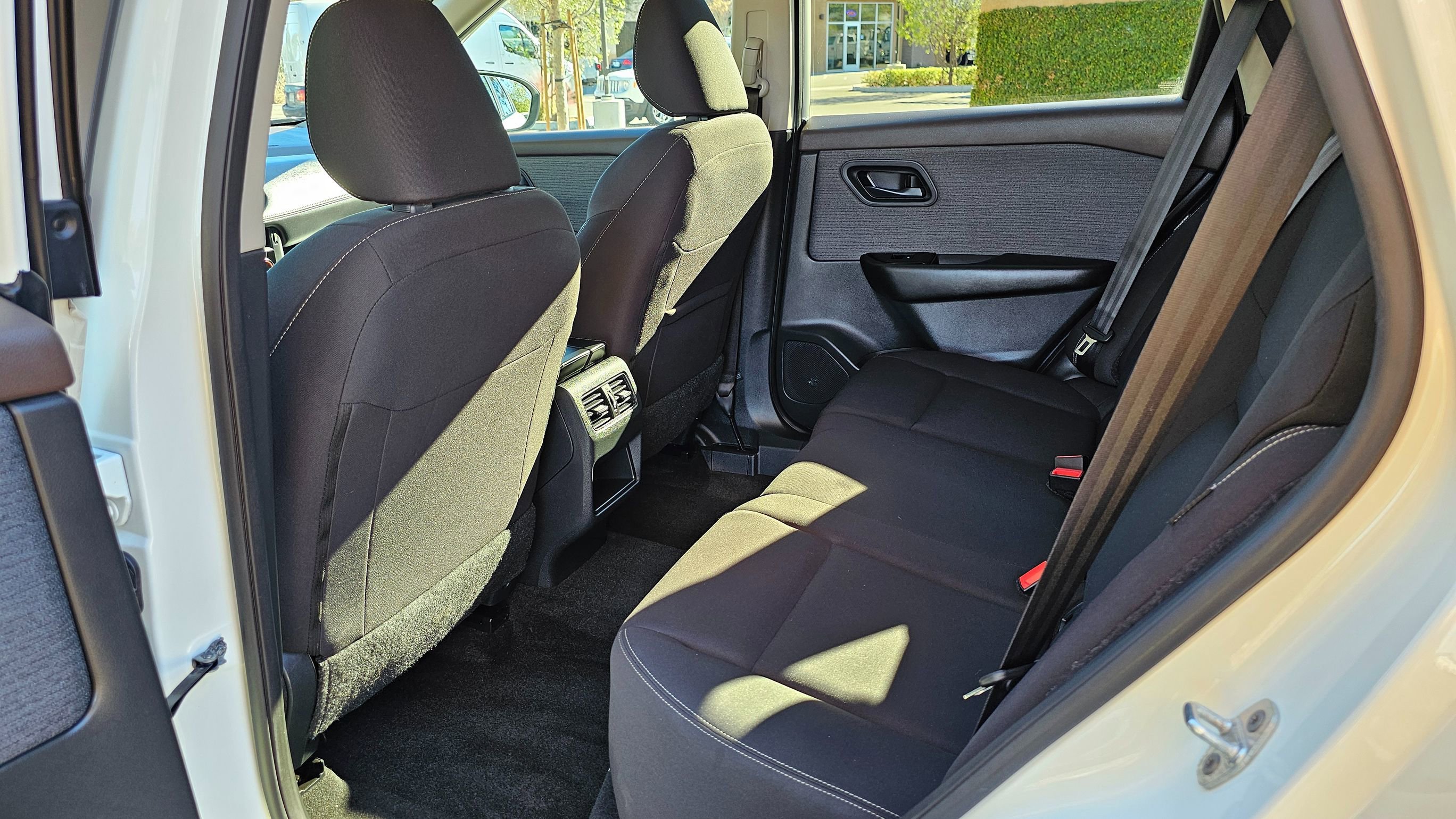 Used 2023 Nissan Rogue S FWD image 16