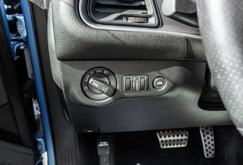 Used 2016 Dodge Challenger R/T RWD image 16