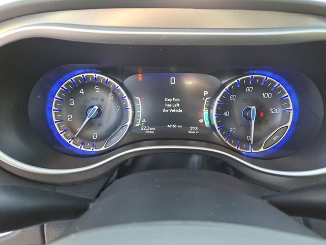 Used 2024 Chrysler Pacifica Touring-L image 10