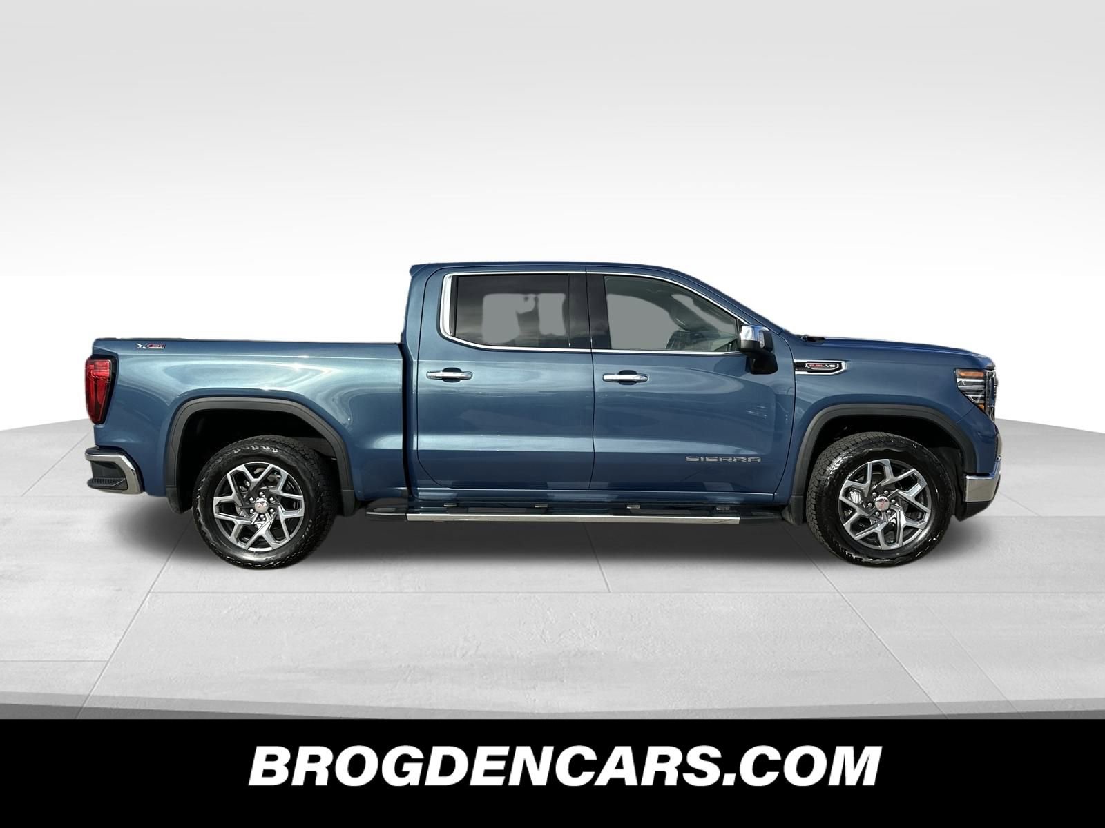 Used 2024 GMC Sierra 1500 SLT w/ SLT Premium Plus Package image 2