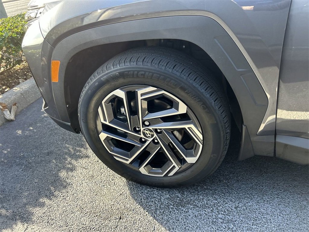 Used 2025 Hyundai Tucson Limited image 33