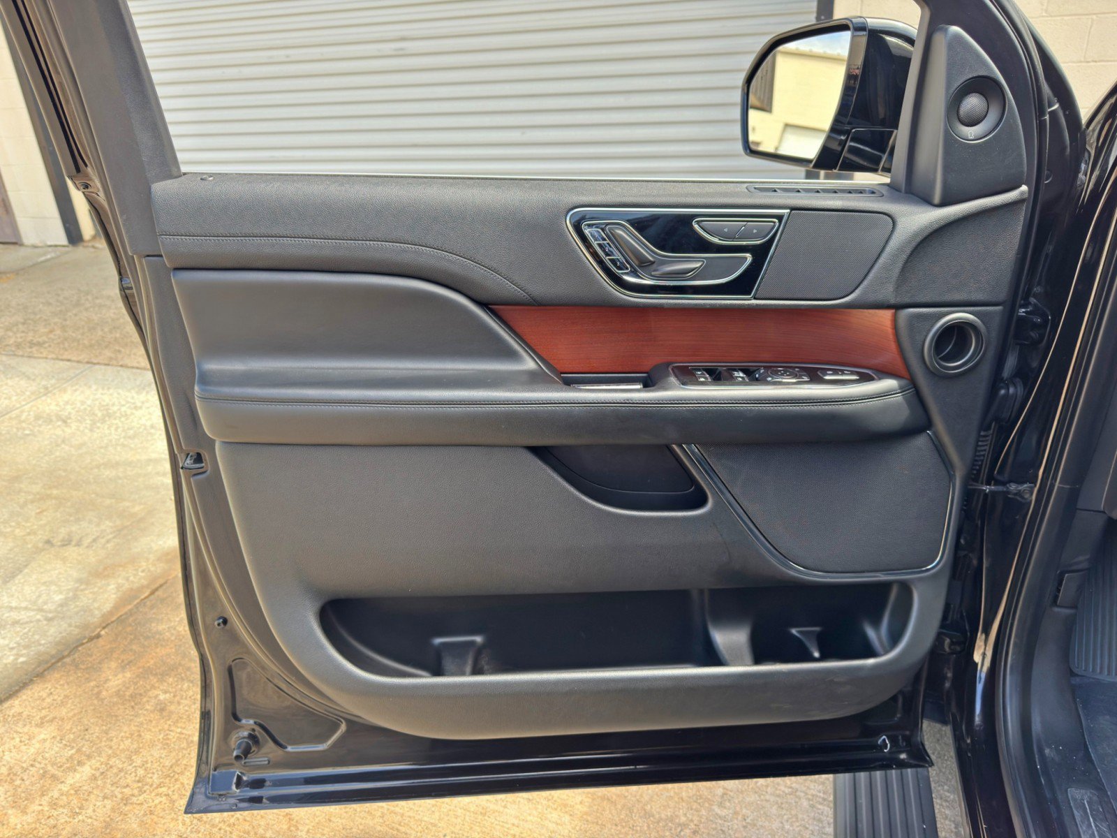 Used 2020 Lincoln Navigator L 4WD image 42