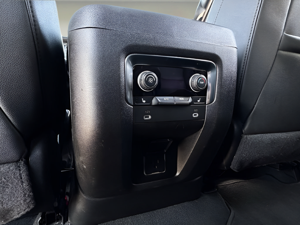 Used 2024 Chevrolet Tahoe Premier RWD image 18