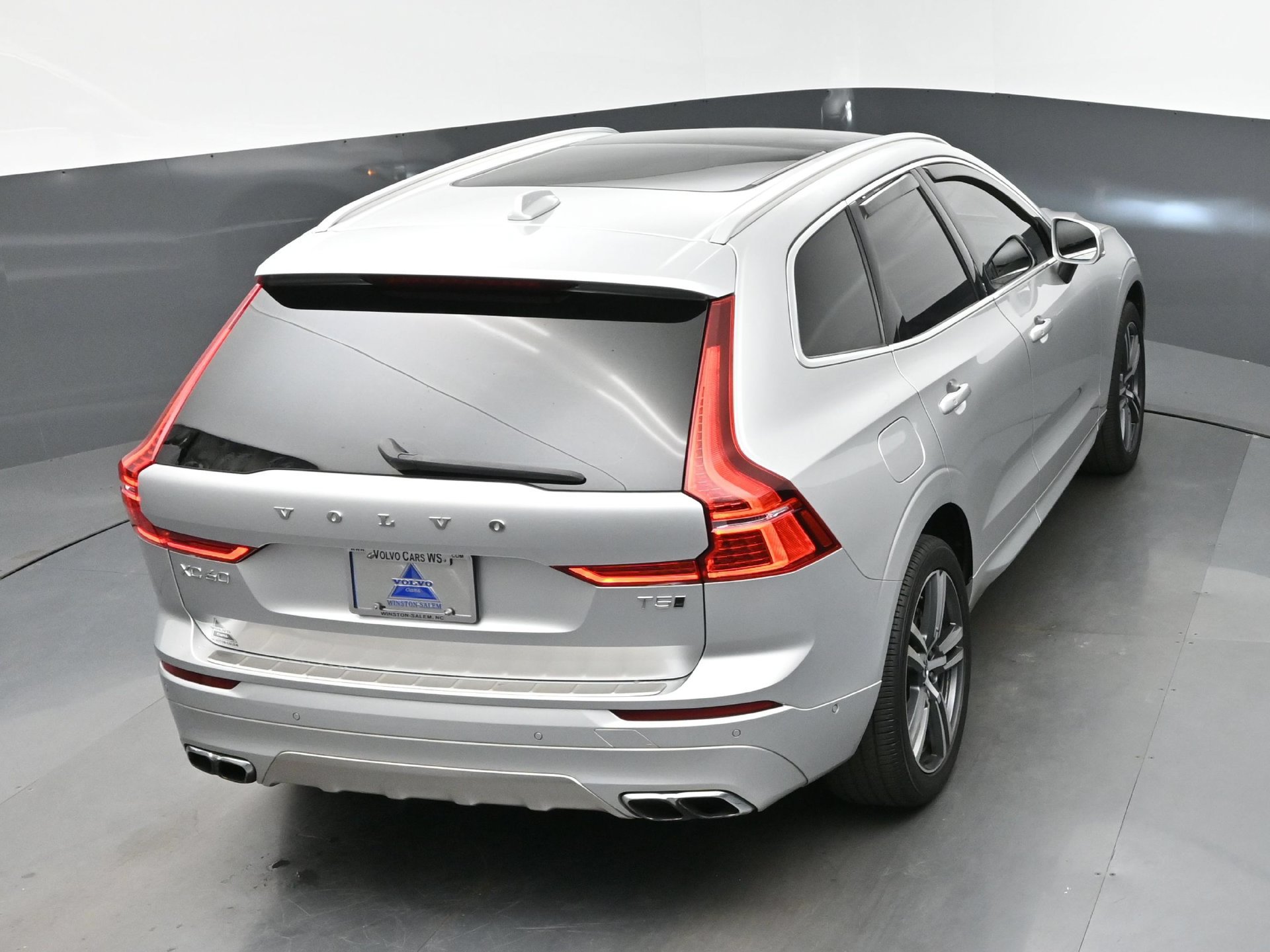 Used 2018 Volvo XC60 T5 Momentum w/ Vision Package AWD/4WD image 21