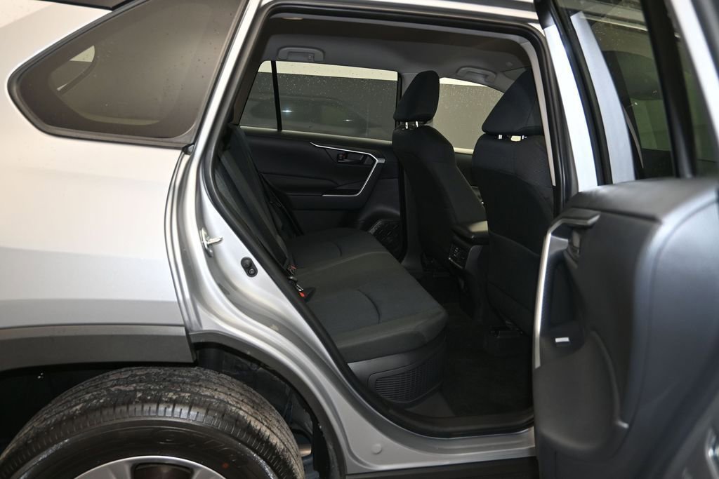 Used 2025 Toyota RAV4 LE AWD/4WD image 25