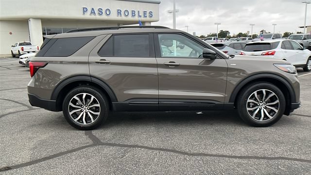 New 2026 Ford Explorer ST-Line RWD image 2
