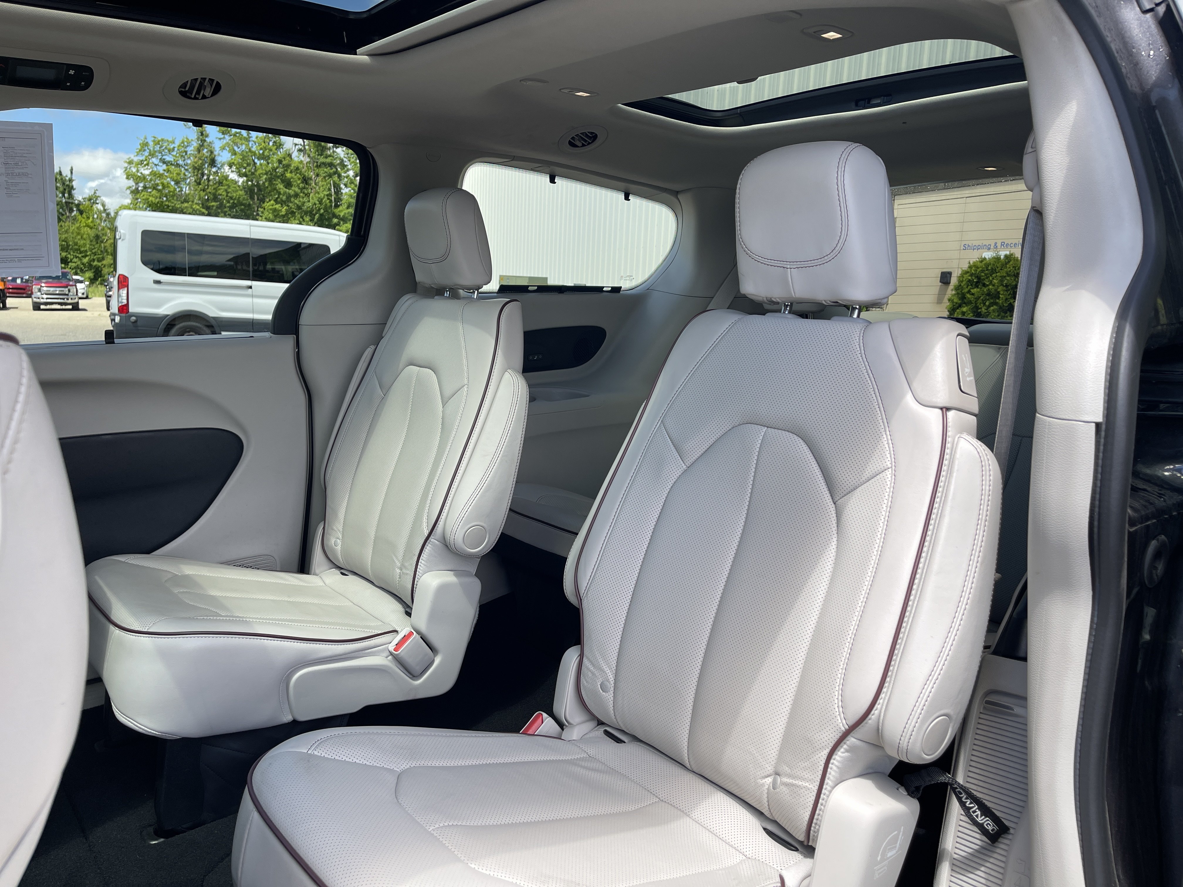Used 2020 Chrysler Pacifica Limited FWD image 10