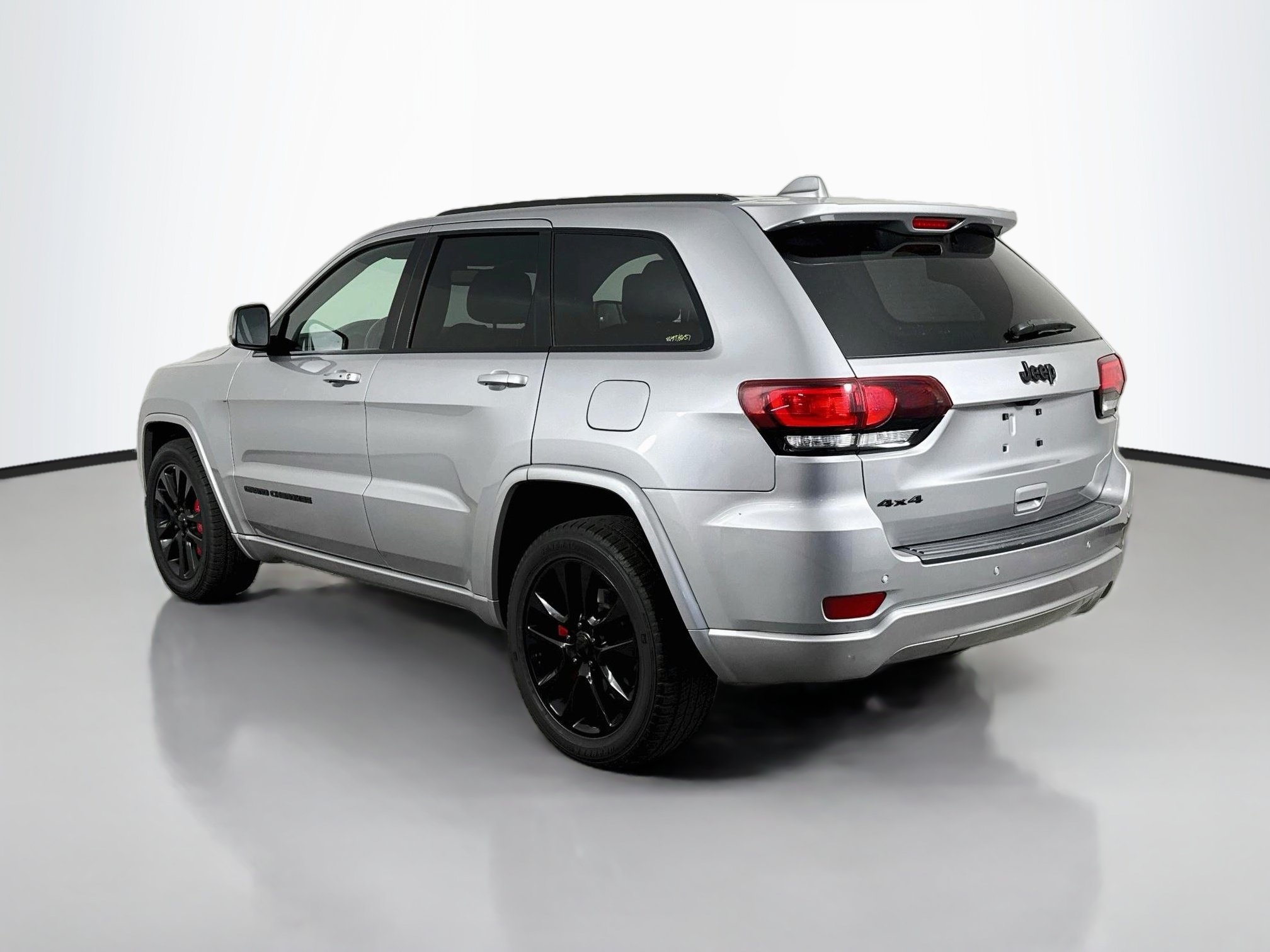 Used 2019 Jeep Grand Cherokee Altitude AWD/4WD image 5