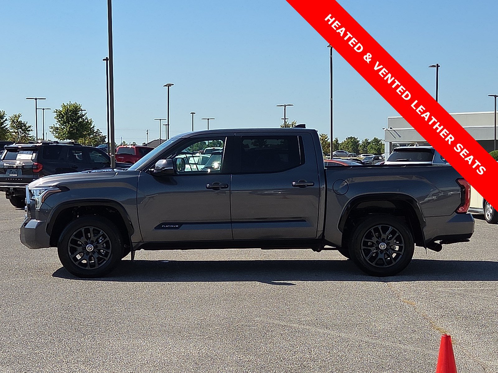 Used 2024 Toyota Tundra Platinum AWD/4WD image 3