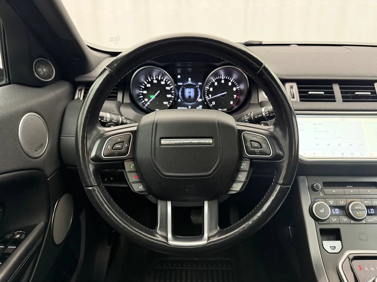Used 2018 Land Rover Range Rover Evoque Landmark Edition AWD/4WD image 12