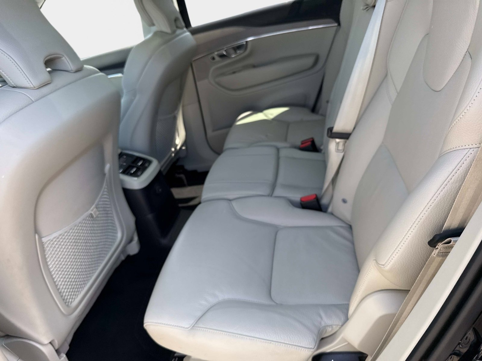 Certified 2025 Volvo XC90 T8 Plus w/ Protection Package Premier image 14