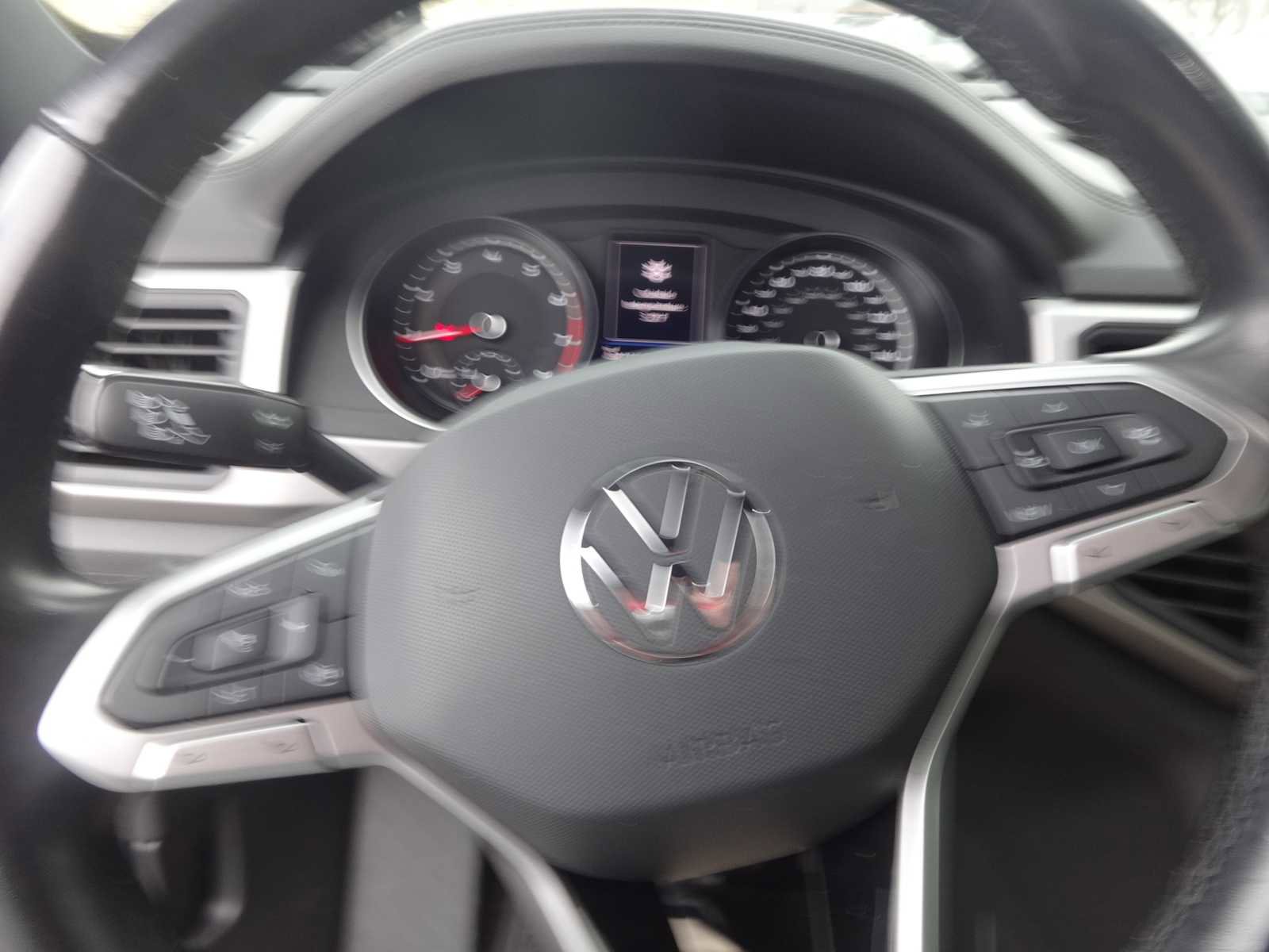 Used 2020 Volkswagen Atlas Cross Sport SE w/ Towing Package image 20