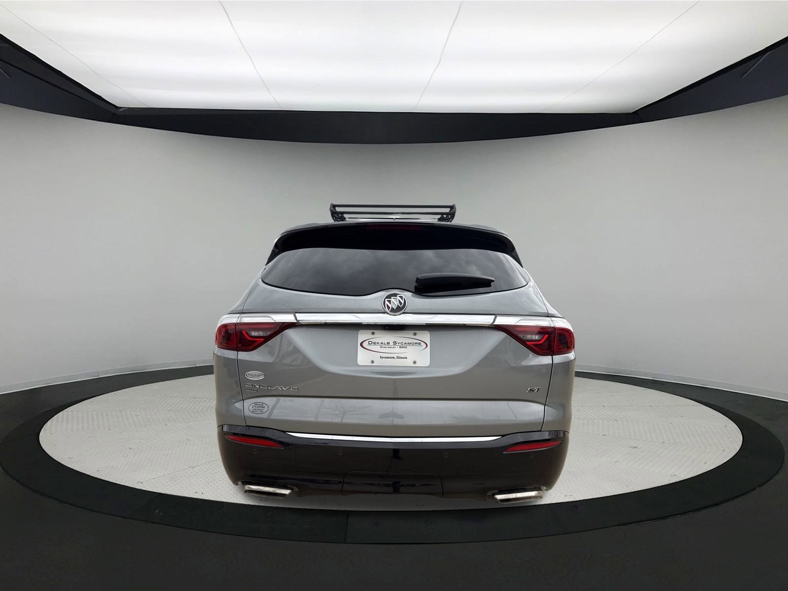 Used 2024 Buick Enclave Essence w/ Sport Touring Edition image 4