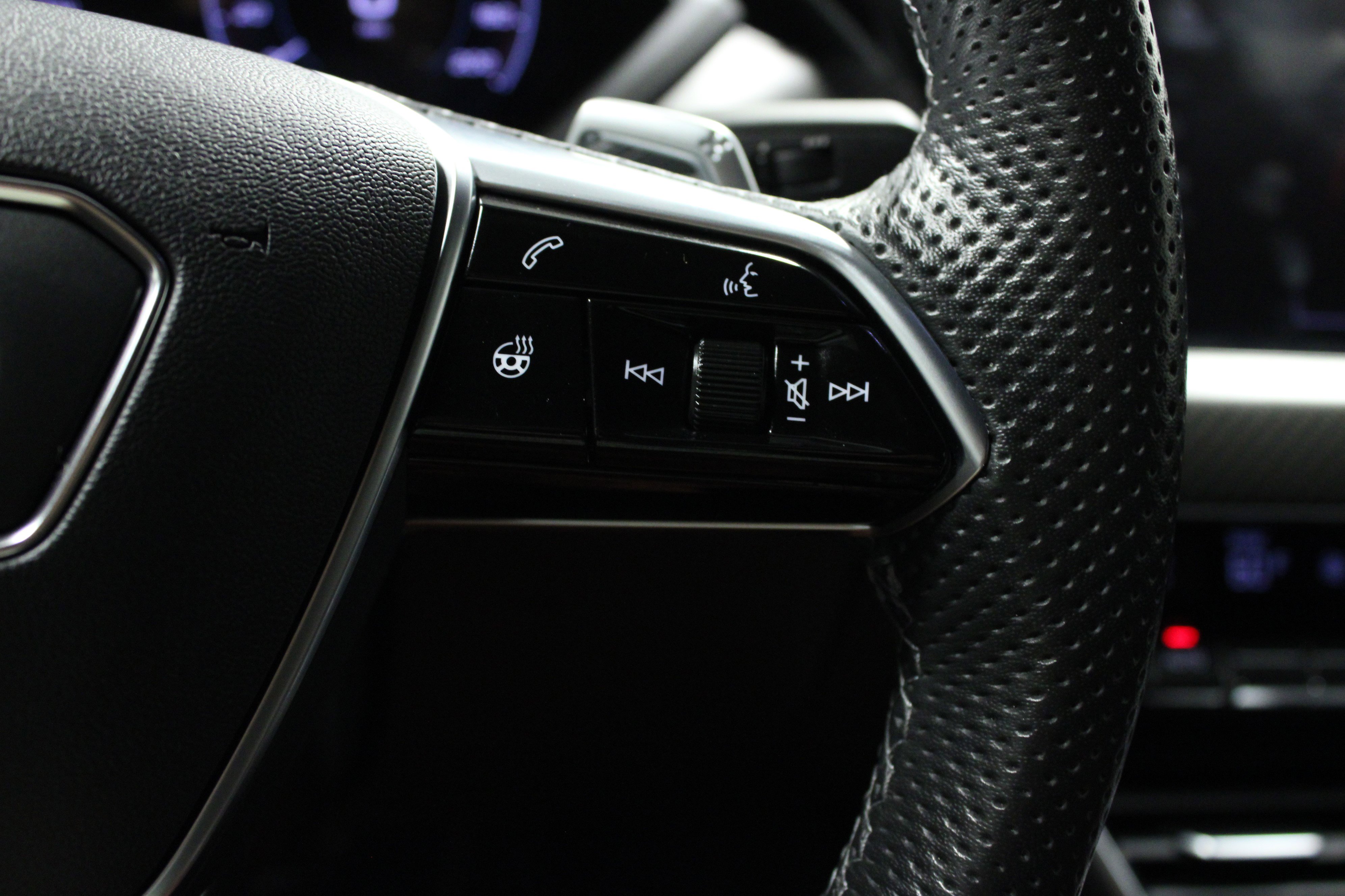 Used 2023 Audi RS e-tron GT w/ Carbon Performance Package image 20