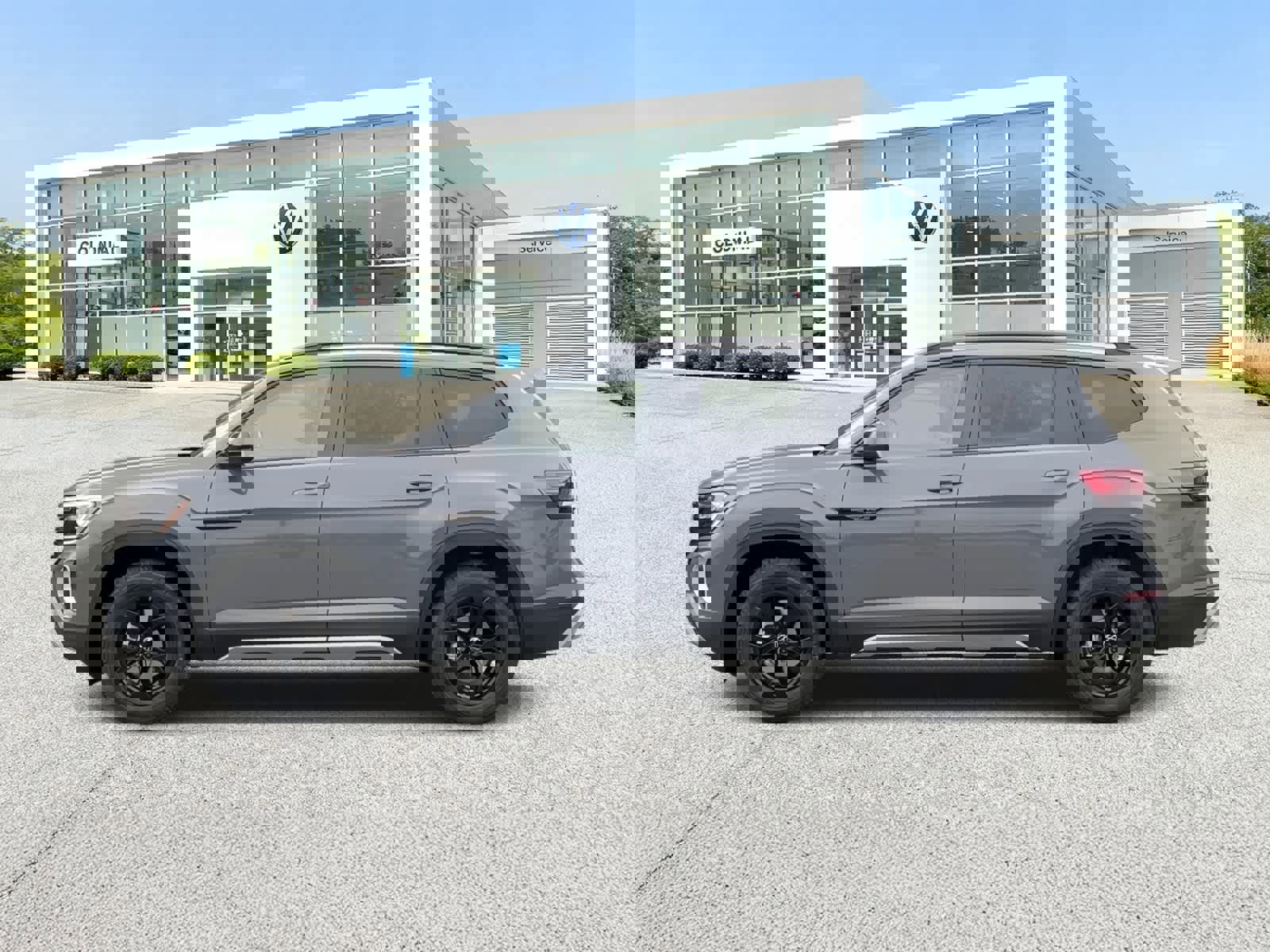 New 2026 Volkswagen Atlas Peak Edition image 2