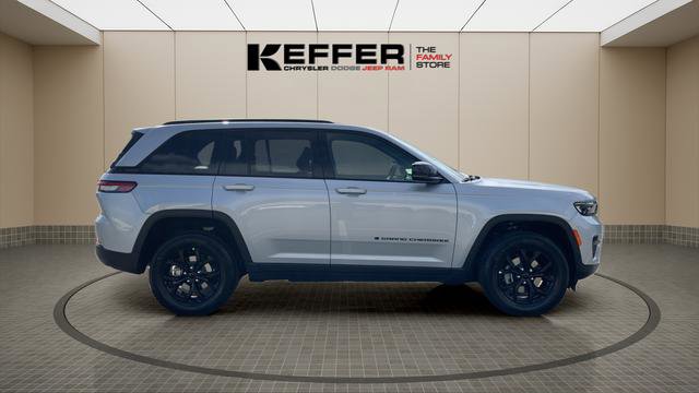 New 2025 Jeep Grand Cherokee Altitude image 6