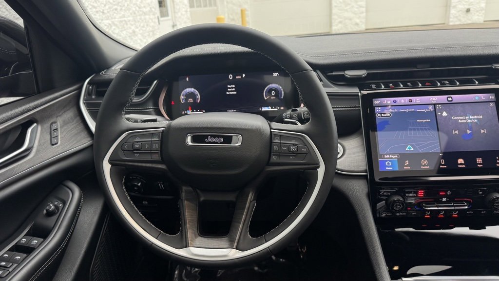 Used 2024 Jeep Grand Cherokee Limited image 17