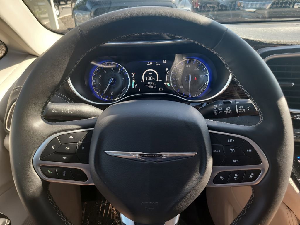 Used 2023 Chrysler Pacifica Limited image 30
