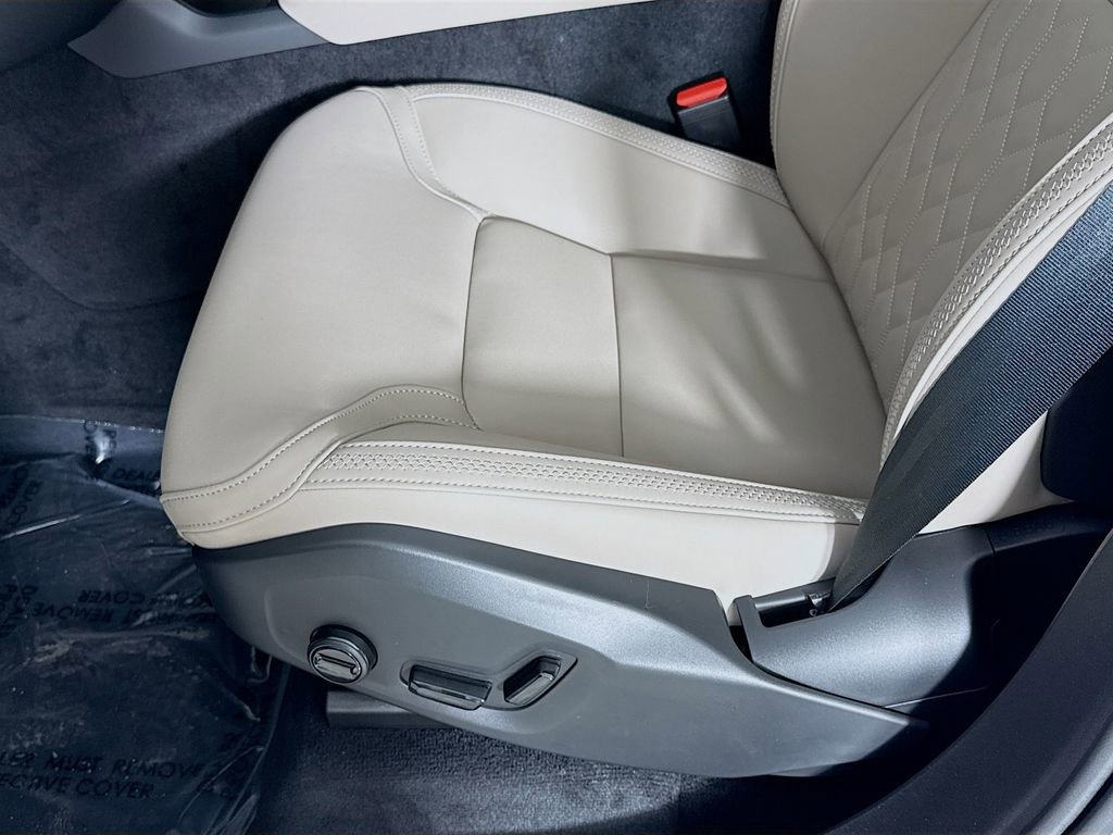New 2026 Volvo XC90 B6 Plus w/ Protection Package Premier image 19