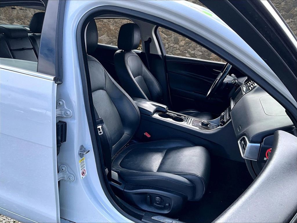 Used 2017 Jaguar XE First Edition image 7