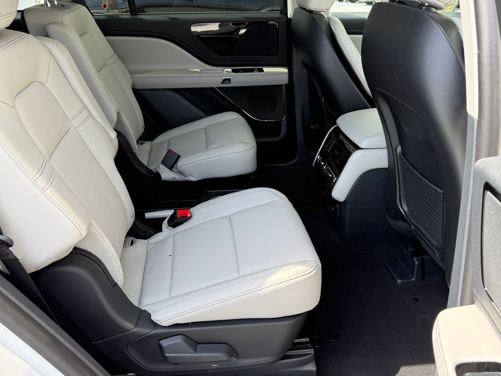 New 2026 Lincoln Aviator AWD image 16