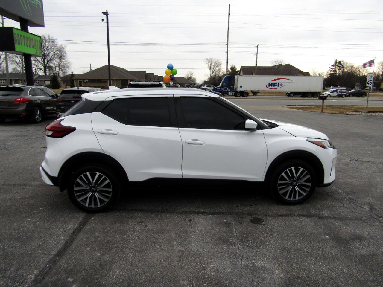 Used 2022 Nissan Kicks SV image 8