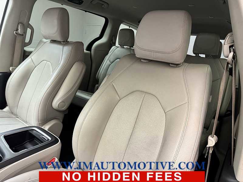 Used 2021 Chrysler Pacifica Touring-L image 13
