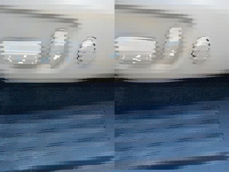 Used 2013 Toyota 4Runner SR5 w/ Premium Pkg image 30