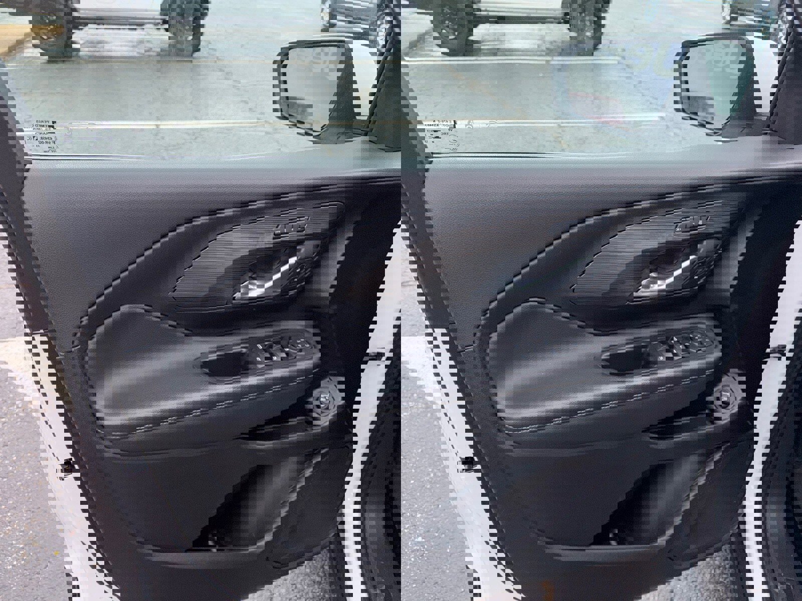 Used 2024 GMC Terrain SLT image 13