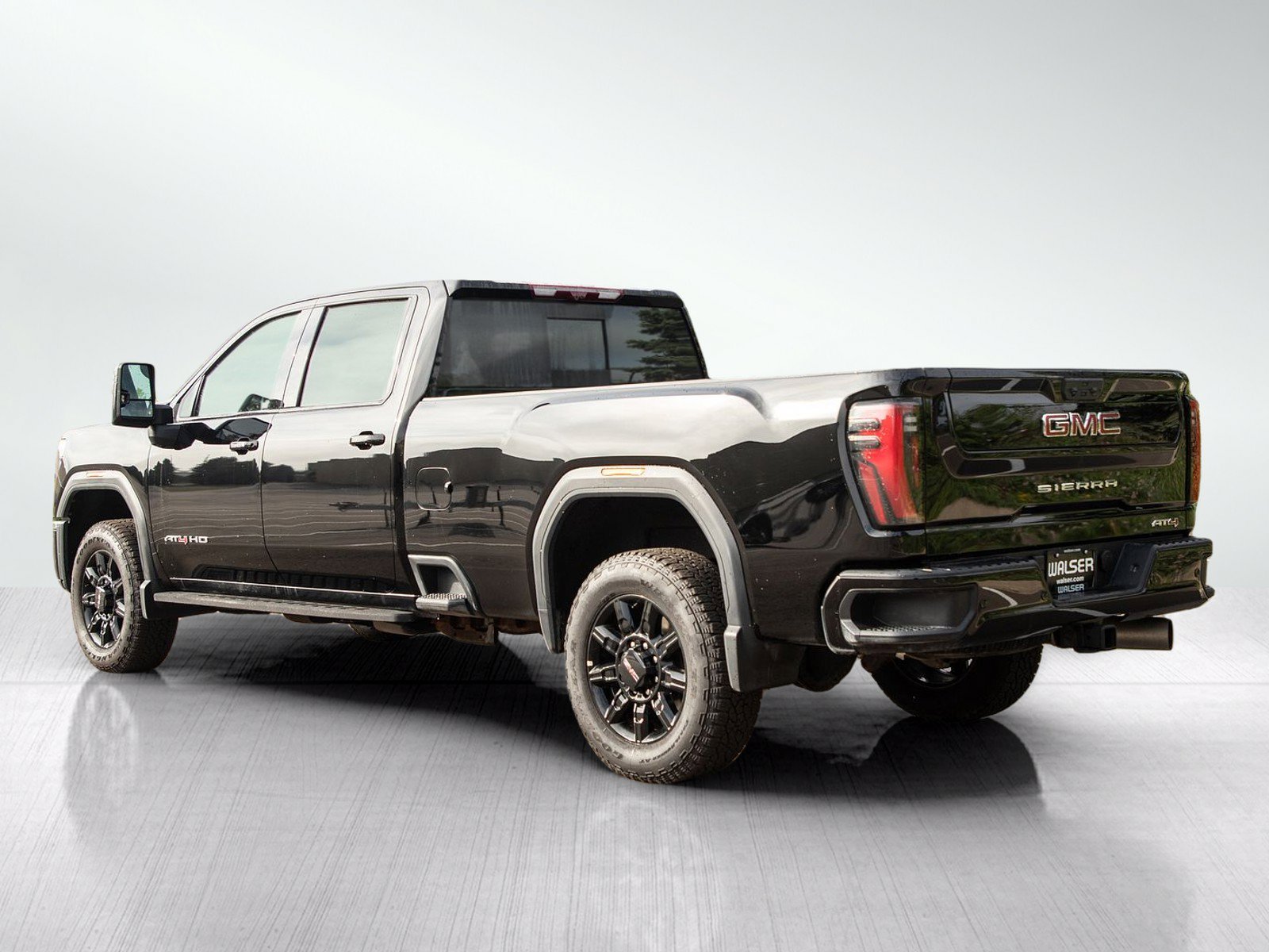 Used 2024 GMC Sierra 2500 AT4 w/ Technology Package AWD/4WD image 3