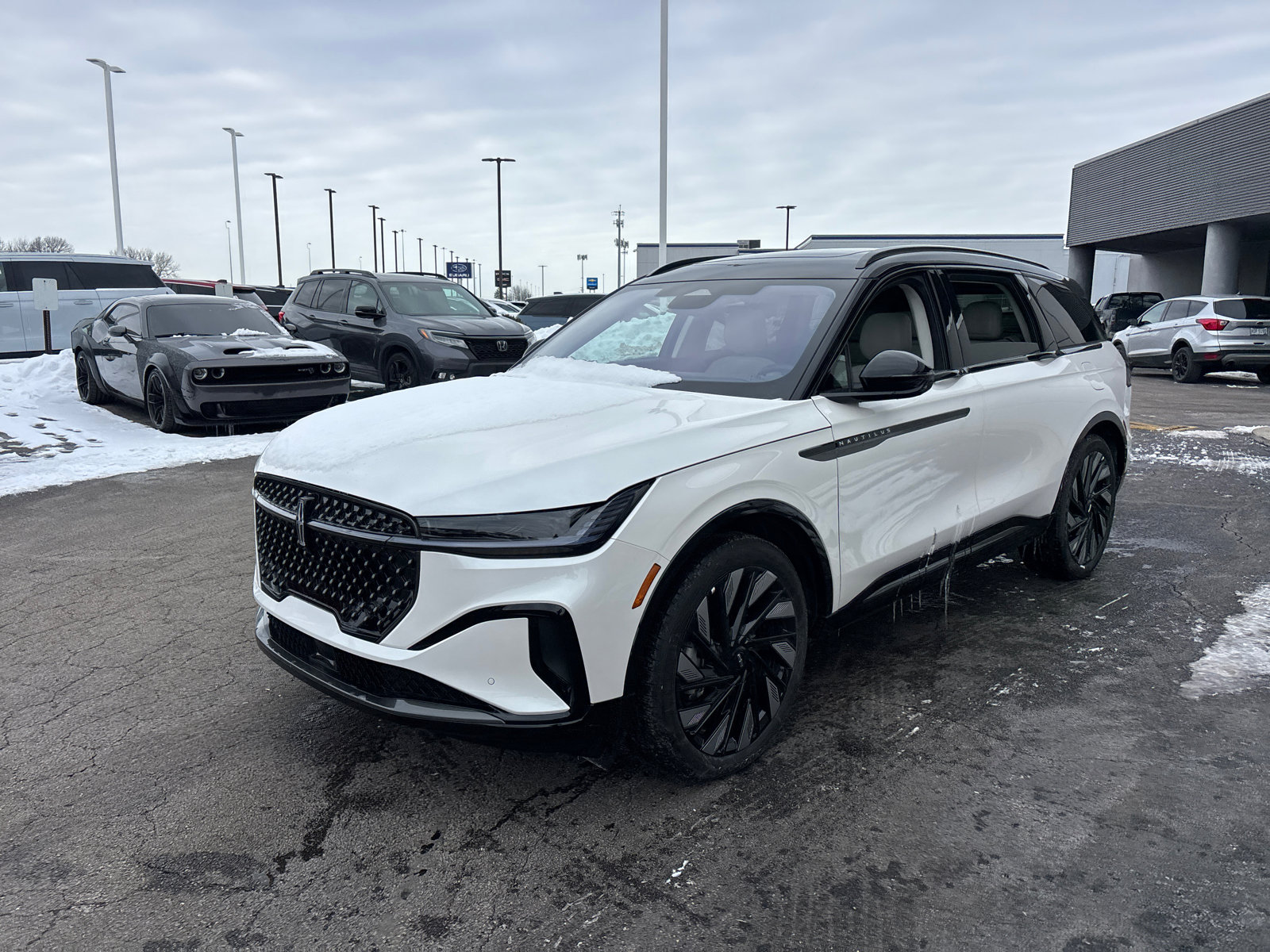 New 2026 Lincoln Nautilus Reserve w/ Jet Appearance Package AWD/4WD image 3