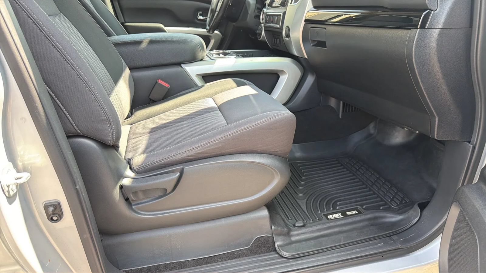 Used 2020 Nissan Titan SV w/ SV Convenience Package AWD/4WD image 35