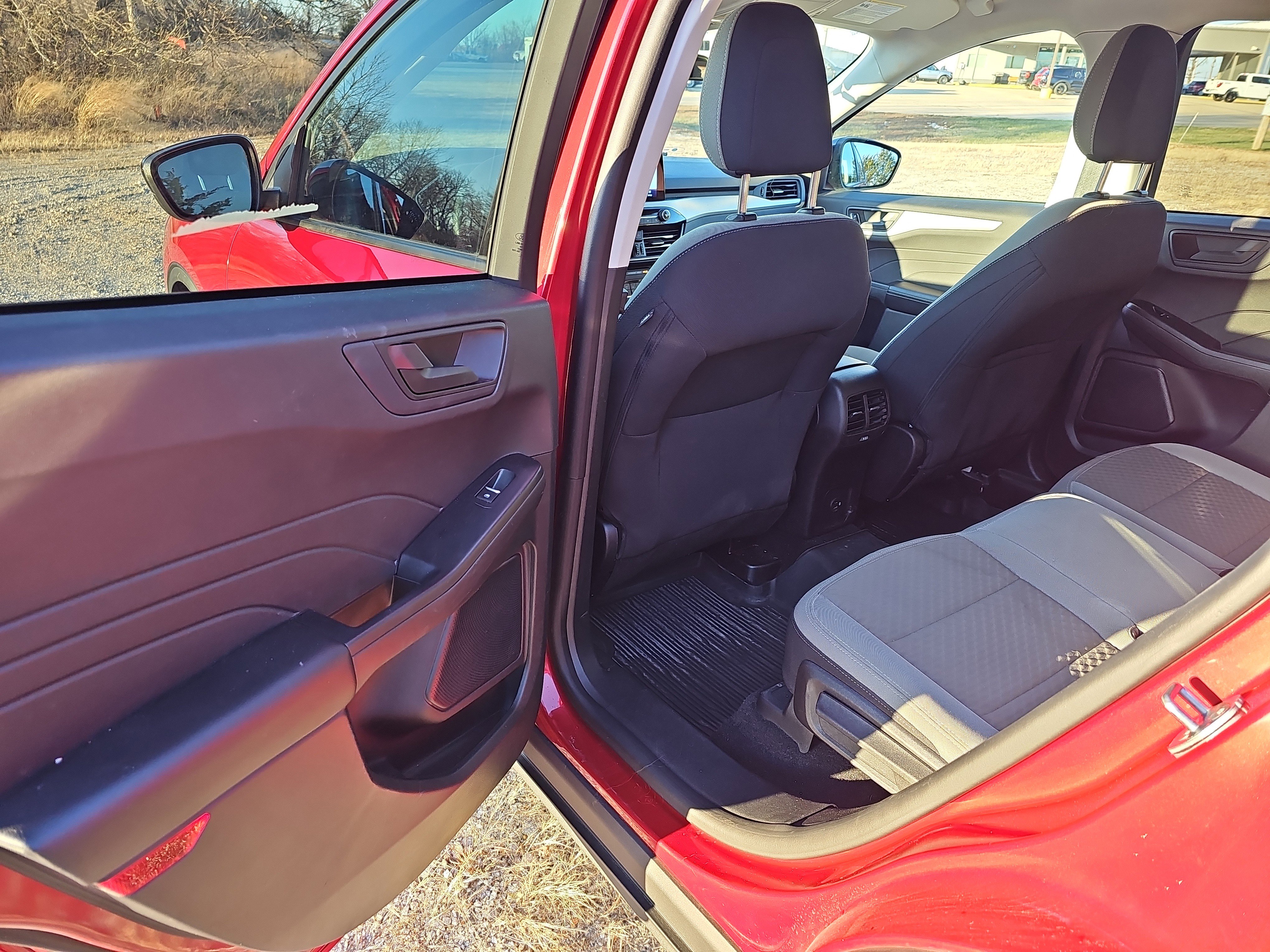 Used 2022 Ford Escape SE w/ SE Sport Appearance Package image 11