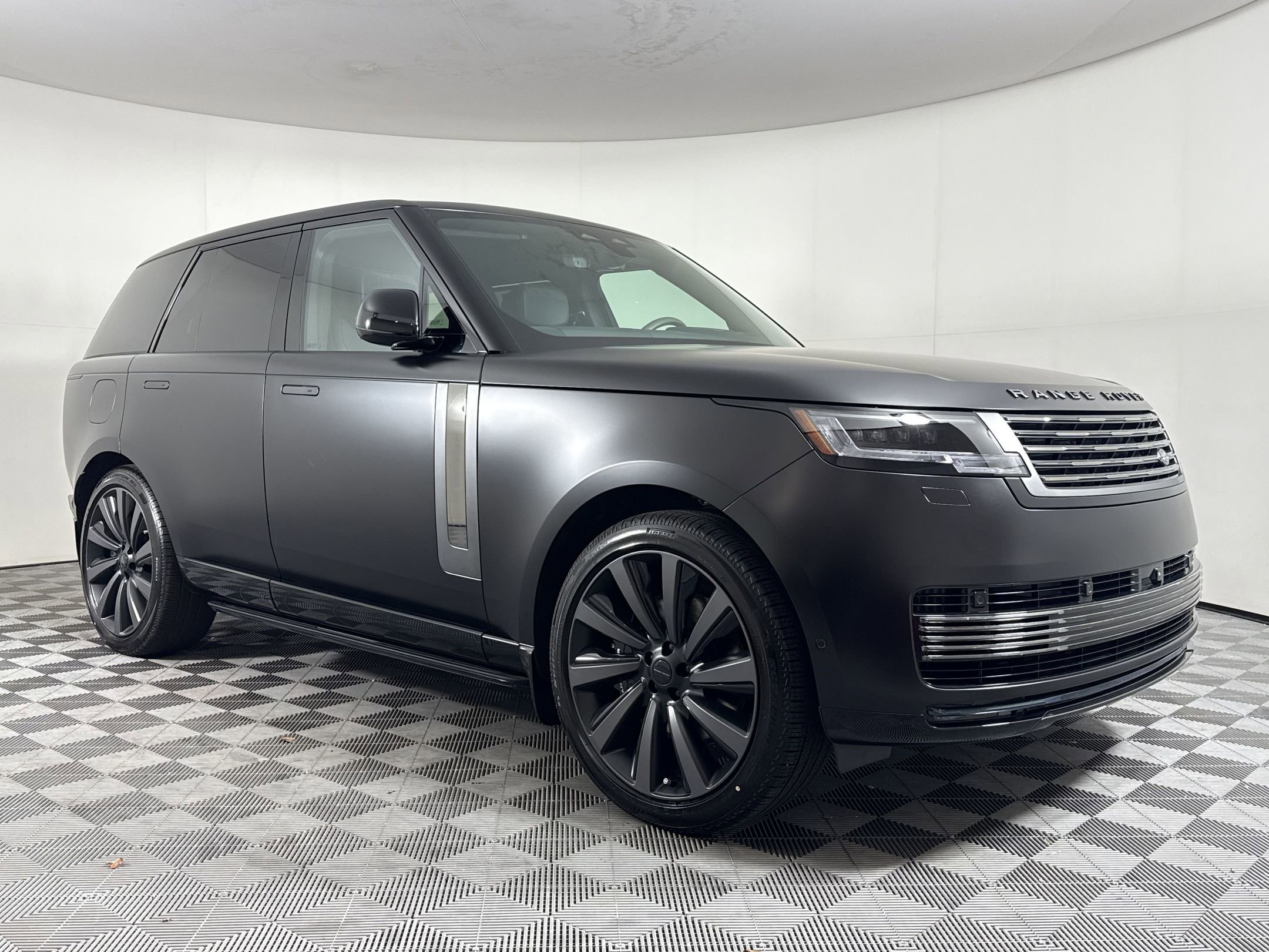 New 2026 Land Rover Range Rover SV image 7