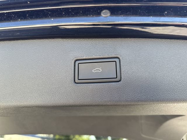 Used 2024 Volkswagen Tiguan SE R-Line image 33