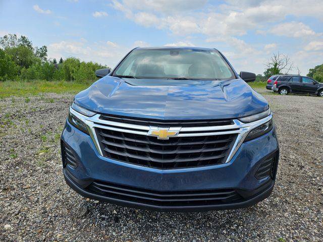 Used 2024 Chevrolet Equinox LS w/ LS Convenience Package AWD/4WD image 2