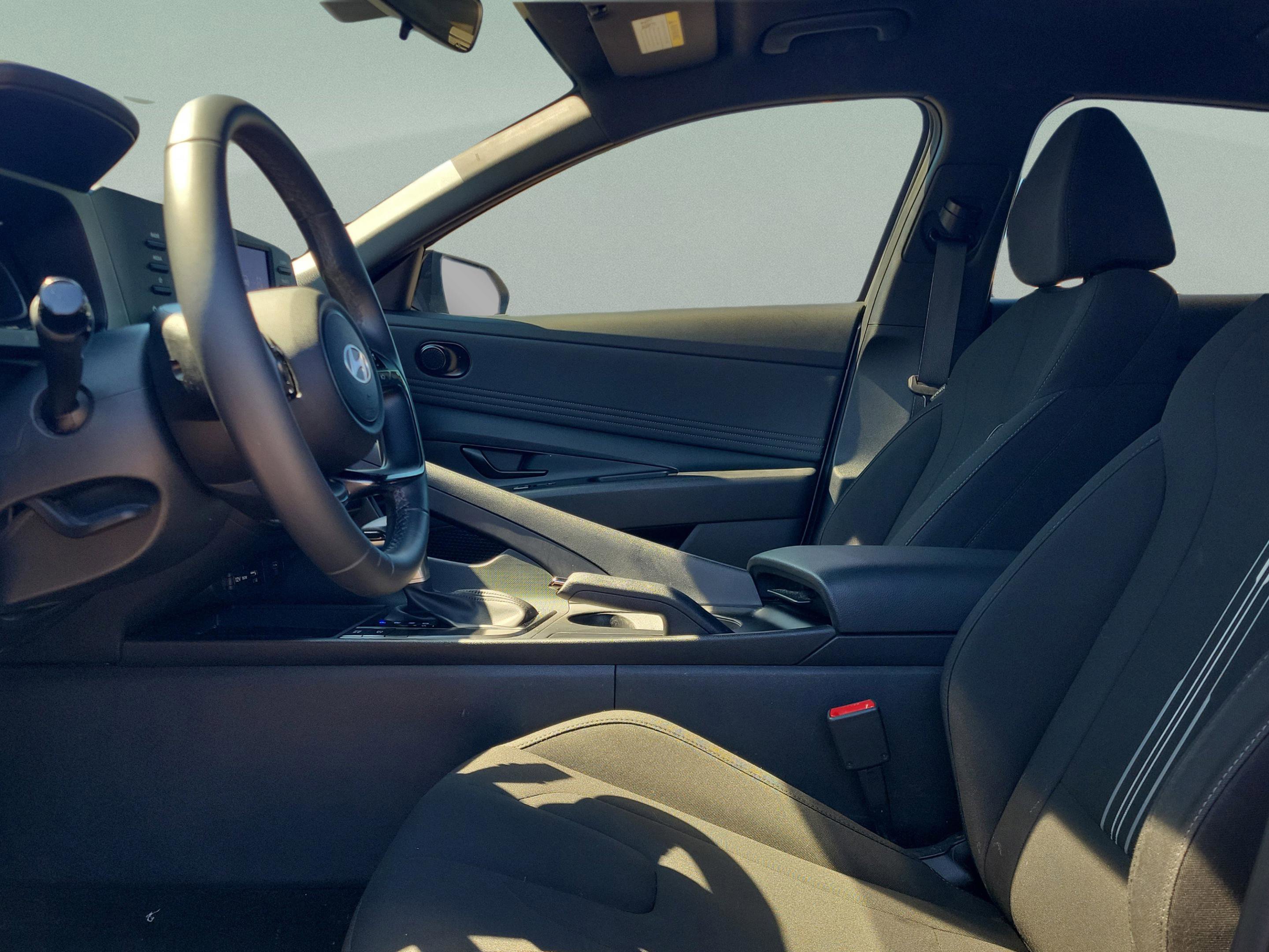 Used 2025 Hyundai Elantra Sport image 18