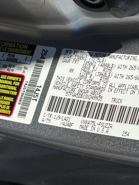 Used 2025 Toyota Tundra Platinum w/ TRD Off-Road Package AWD/4WD image 33