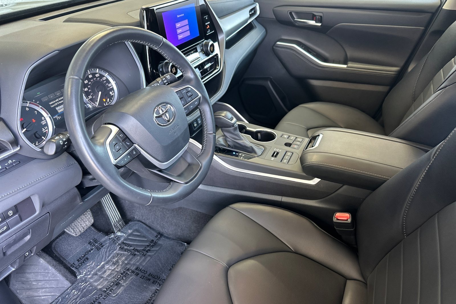 Certified 2024 Toyota Highlander XLE AWD/4WD image 9
